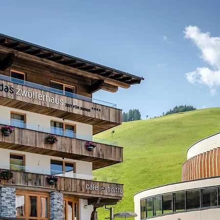 Hotel Das Zwolferhaus 4*