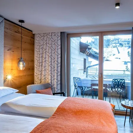Hotel Das Zwolferhaus 4*