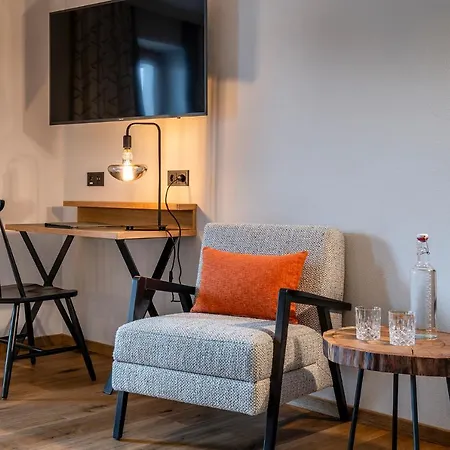Das Zwolferhaus 4*