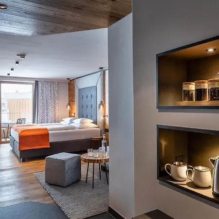 Das Zwolferhaus 4*